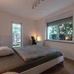 بيت شباب Vipavska House