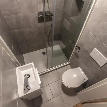 Vipavska House Hostel *