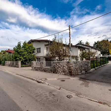 Vipavska House 旅馆 *