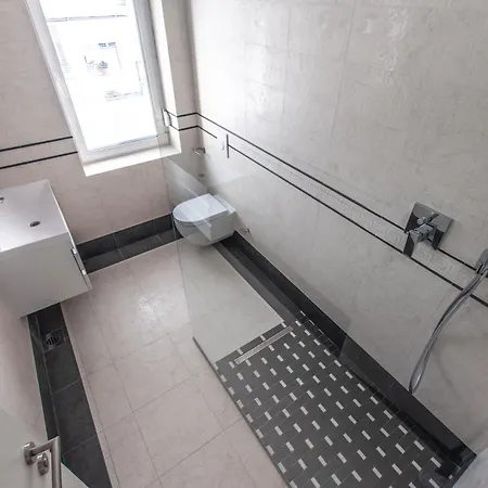 Vipavska House Хостел