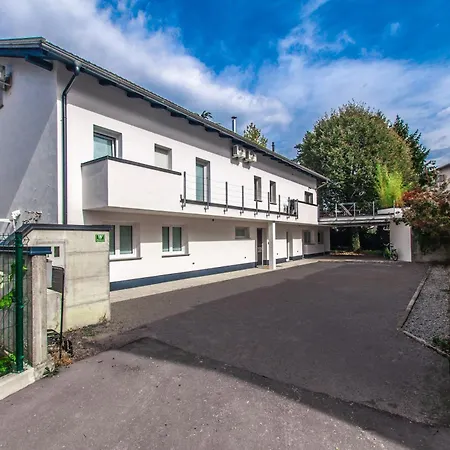 Vipavska House Ostello