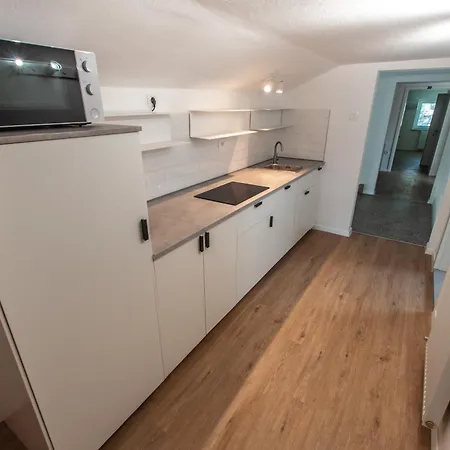 Vipavska House Хостел *