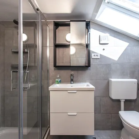 Хостел Vipavska House *