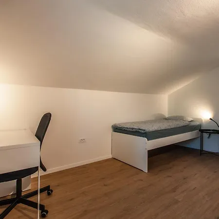 Vipavska House Хостел *