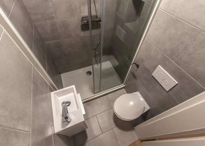 Vipavska House Hostel *