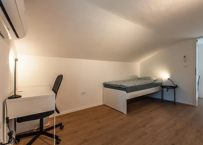 Vipavska House 호스텔 *