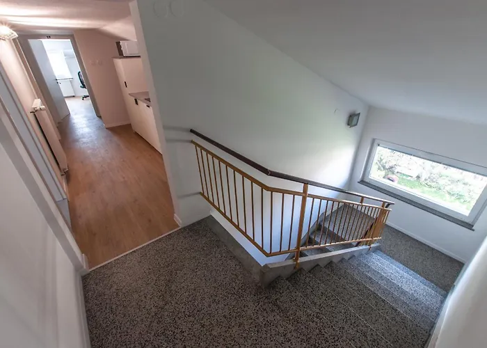 Vipavska House 호스텔 *